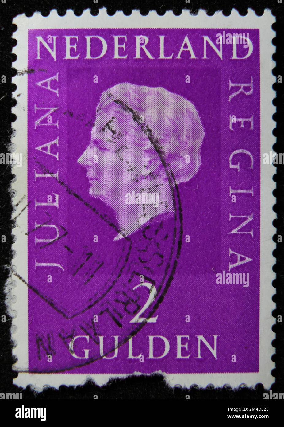 ISTANBUL, TÜRKEI - 26. DEZEMBER 2020: Niederländischer Stempel zeigt Königin Juliana um 1969 Stockfoto