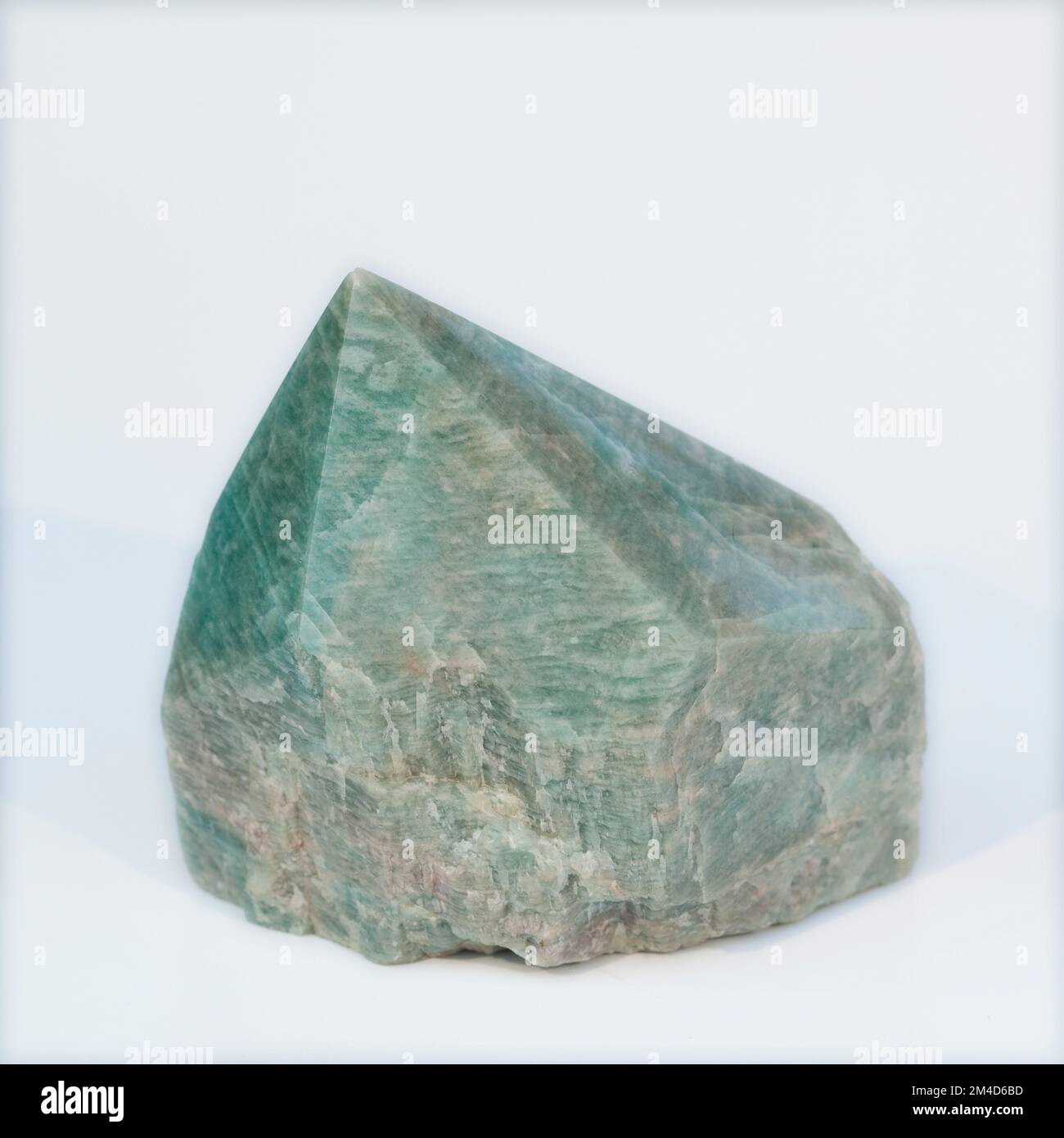 Makro-Nahaufnahme Farbfoto von „Green Aventurin“, einem Schmuckstein aus Quarz, kann in der Therapie der Kristallheilung verwendet werden. Mineralbezeichnung Quartz (C Stockfoto