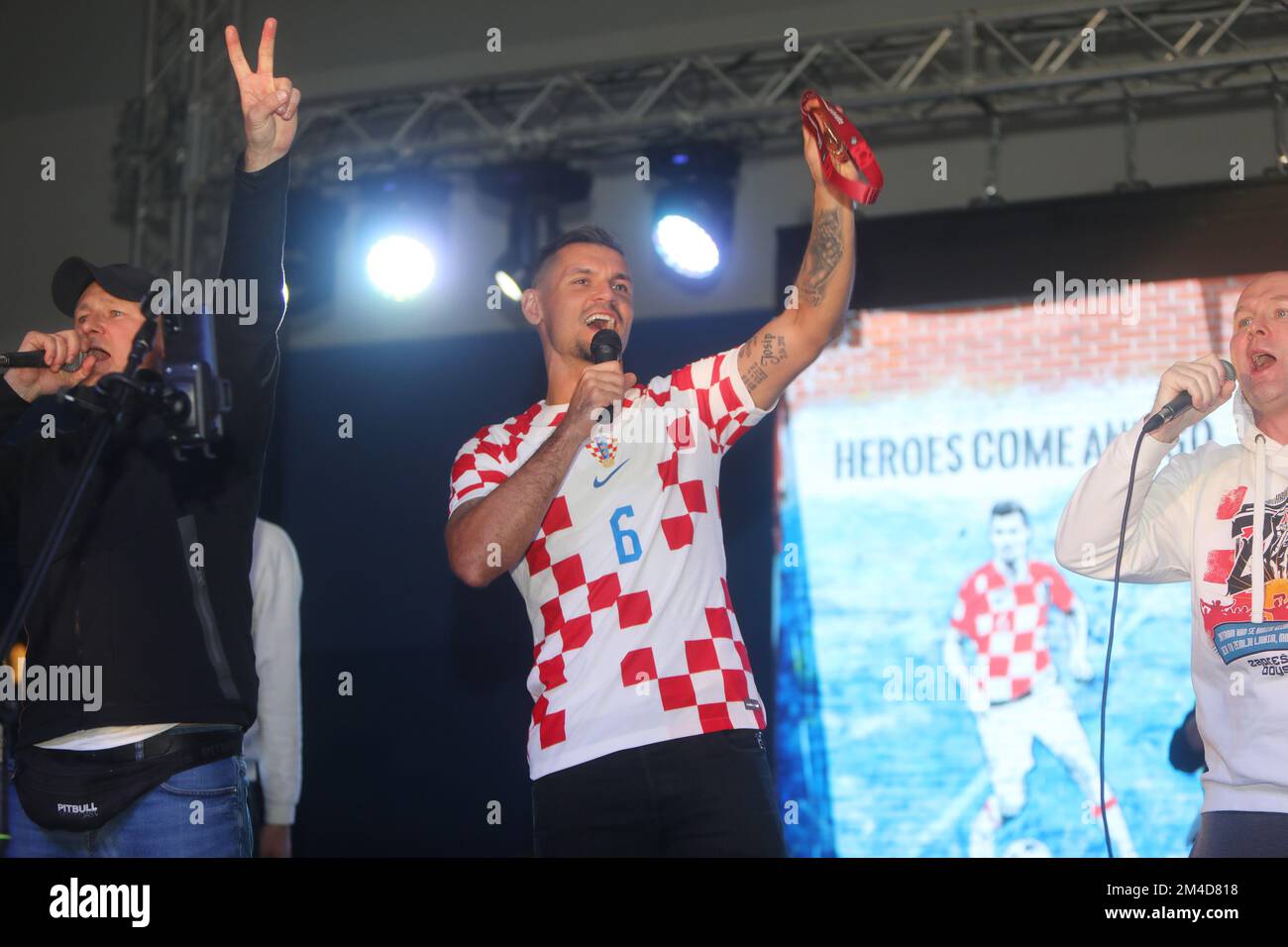 Begrüßungszeremonie für den kroatischen Nationalmannschaftsspieler Dejan Lovren, nachdem Kroatien bei der FIFA Weltmeisterschaft 2022 in Katar die Bronzemedaille gewonnen hat; in Karlovac; Kroatien; Foto: Kristina Stedul Fabac/PIXSELL Stockfoto
