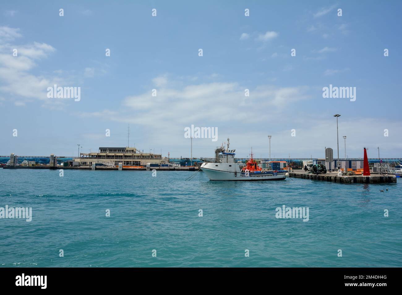 Schiffe im Hafen von Los Cristianos, Provinz Santa Cruz, Kanarische Insel Teneriffa, Spanien Stockfoto