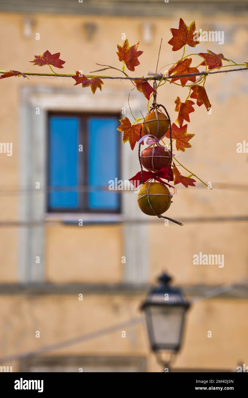 Traditionelles sardisches ländliches Amulett „Sessineddu“ als Dekoration verwendet Stockfoto