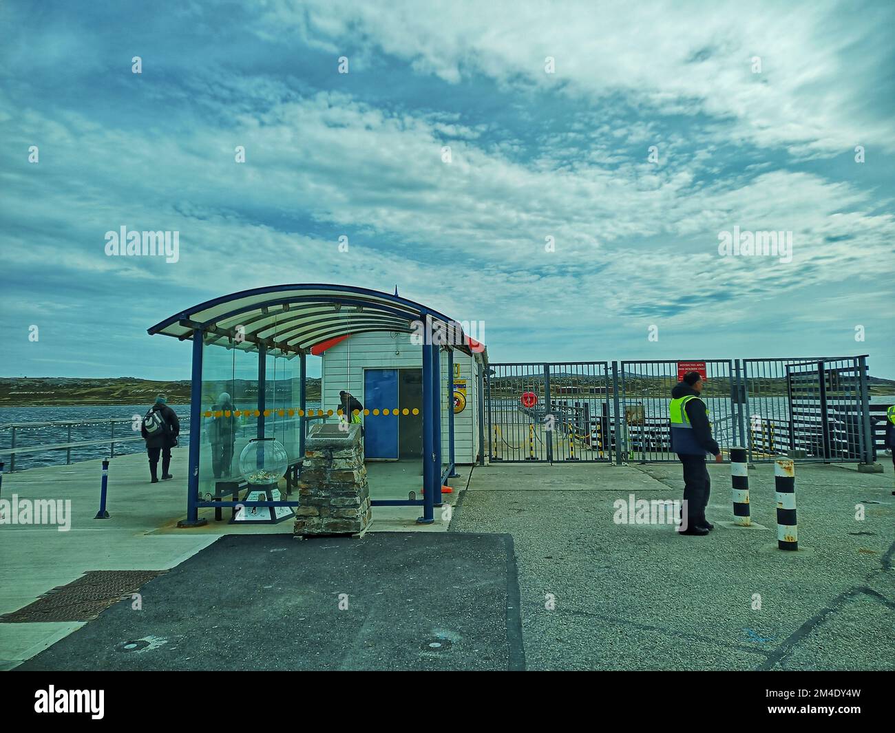 Port stanley falkland Island, Hafen Port stanley, rote Telefonzelle, willkommen auf falkland Island Stockfoto