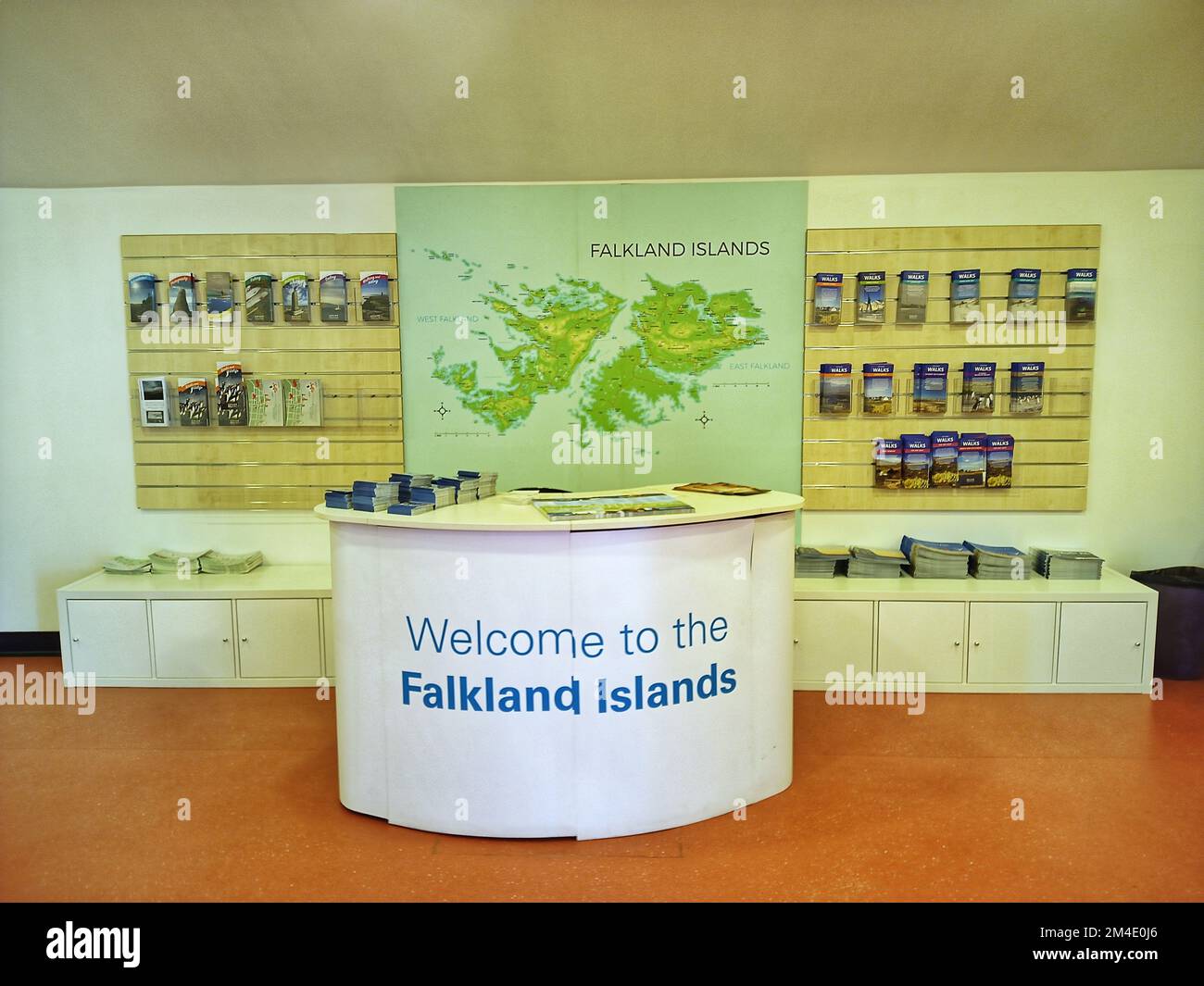 Willkommen auf den falkland-Inseln in Port stanley falkland Island, Hafen Port stanley, rote Telefonzelle, willkommen auf falkland Island Stockfoto