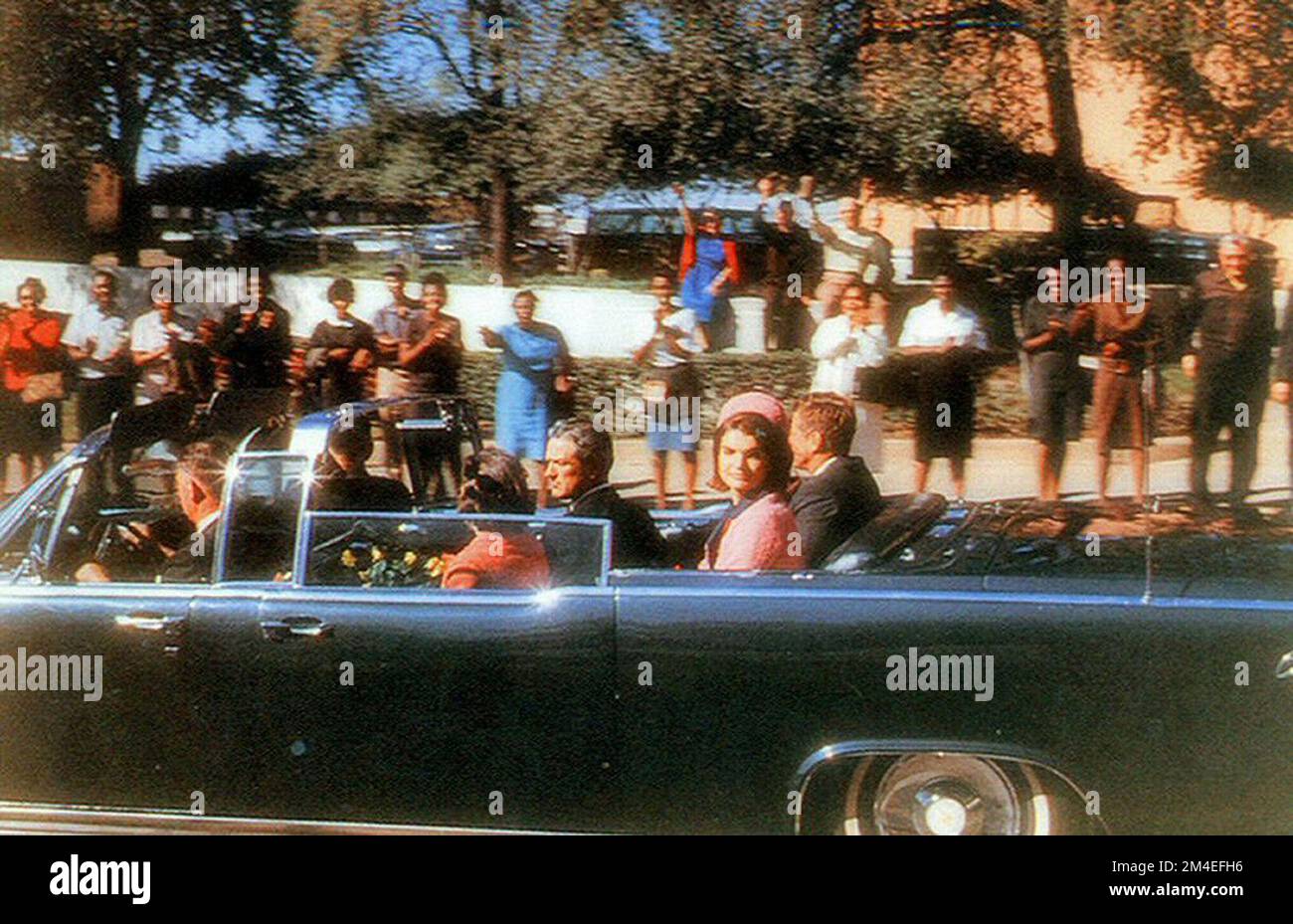 Ein Foto, aufgenommen von dem Zuschauer Robert Croft, das JFK's Auto in der Elm Street zeigt, nur wenige Sekunden vor dem Attentat. Stockfoto