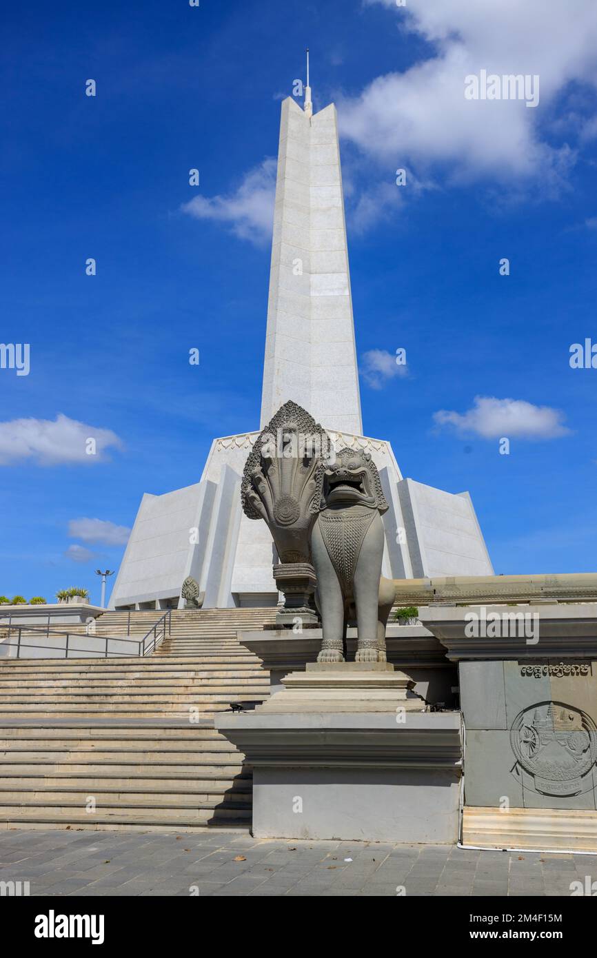 Phnom Penh, Kambodscha - 3. Dezember 2022: Win-Win Memorial ist ein Denkmal, das das Ende des kambodschanischen Bürgerkriegs markiert hat. Eingebauter Architekt im Khmer-Stil Stockfoto