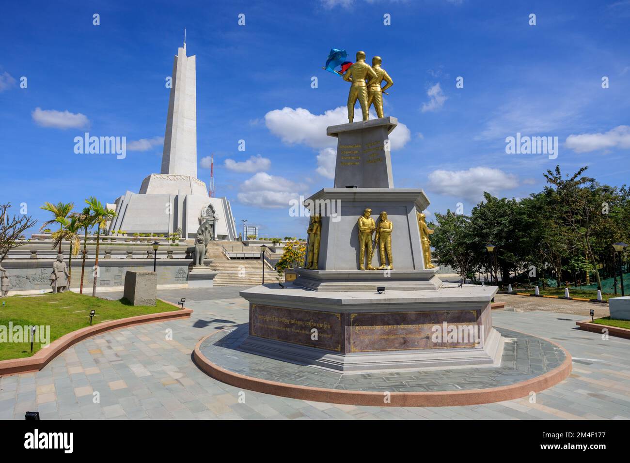 Phnom Penh, Kambodscha - 3. Dezember 2022: Win-Win Memorial ist ein Denkmal, das das Ende des kambodschanischen Bürgerkriegs markiert hat. Eingebauter Architekt im Khmer-Stil Stockfoto