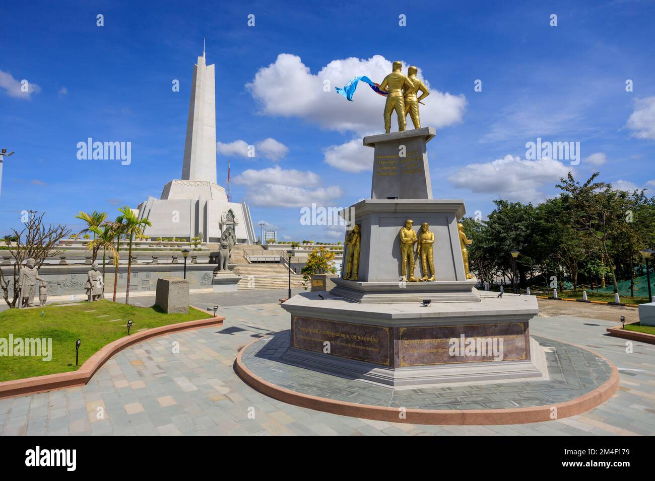 Phnom Penh, Kambodscha - 3. Dezember 2022: Win-Win Memorial ist ein Denkmal, das das Ende des kambodschanischen Bürgerkriegs markiert hat. Eingebauter Architekt im Khmer-Stil Stockfoto