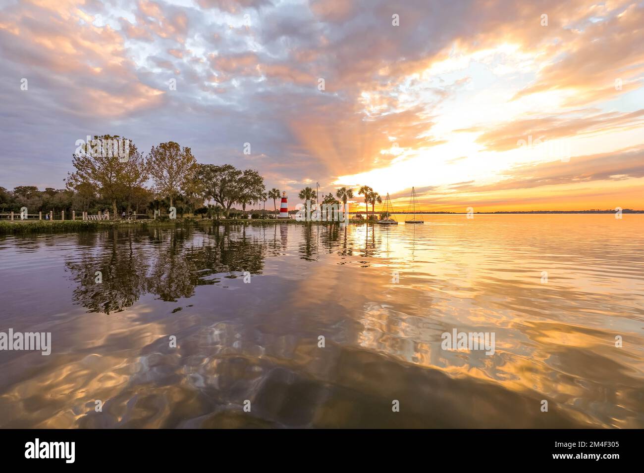 Der Sonnenuntergang über dem Dora-See in Florida ist brillant Stockfoto