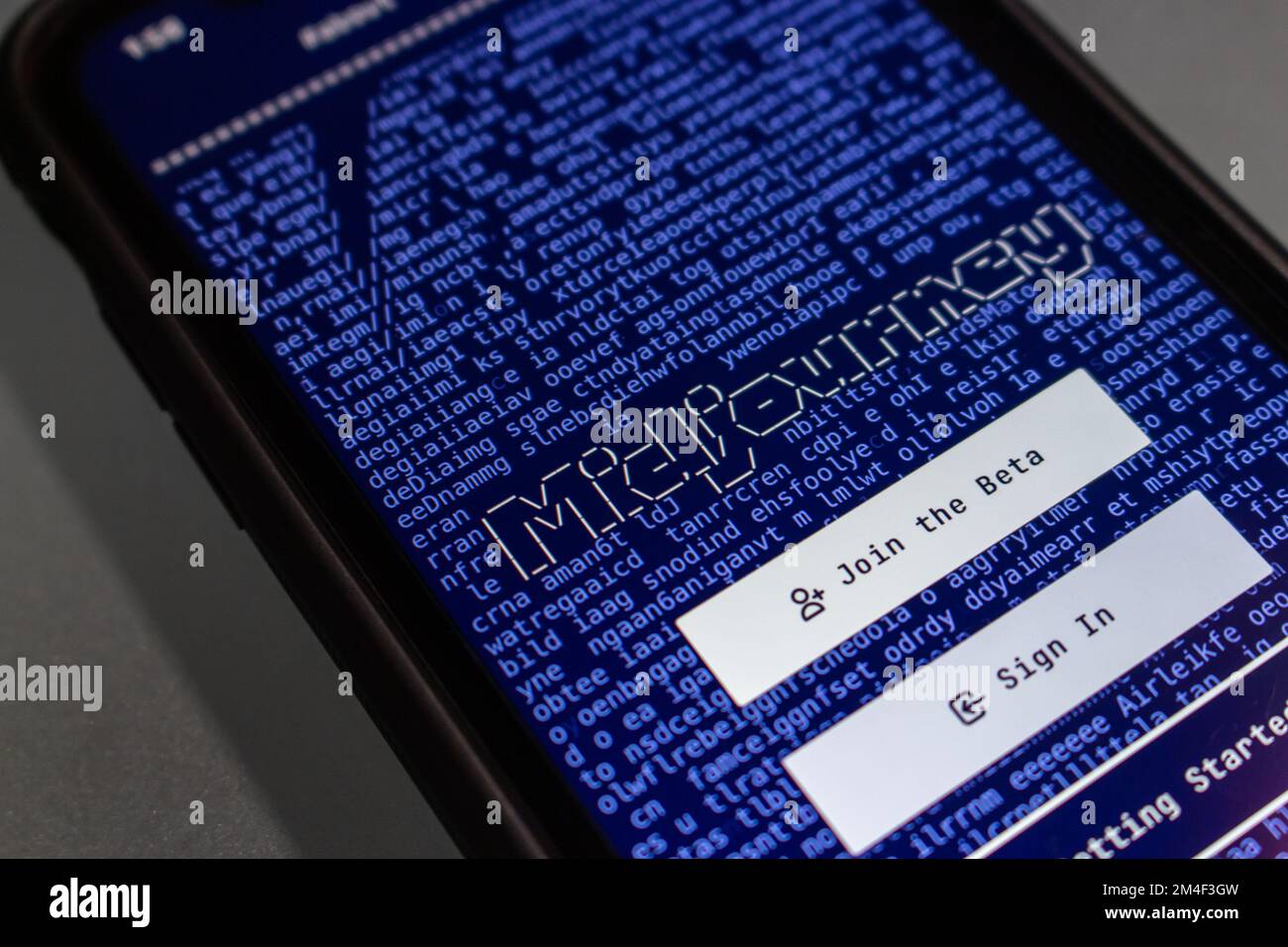 Vancouver, KANADA - Dez 18 2022 : Webseite von Midjourney auf einem iPhone-Bildschirm. Midjourney ist ein Forschungslabor, das ein proprietäres KI-Programm entwickelt Stockfoto
