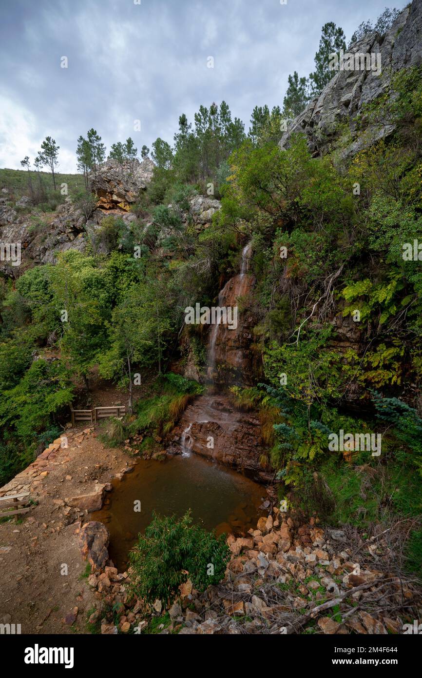Wasserfall Cascata da Fraga D’ Alta in Orvalho, Portugal, Europa Stockfoto
