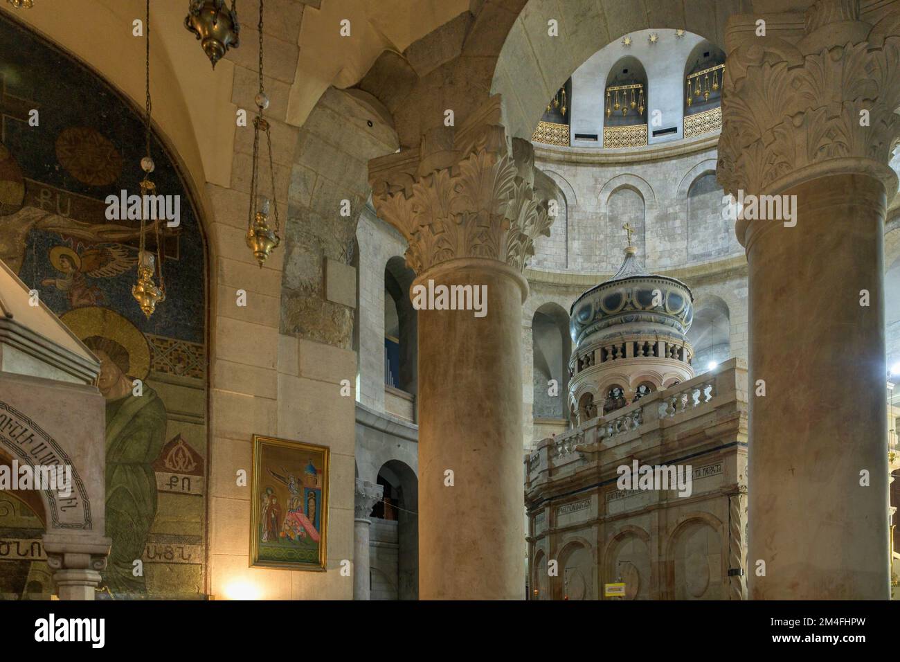 Das aedicule und Rotunde Interieur. Kirche des Heiligen Grabes. Jerusalem, Israel Stockfoto