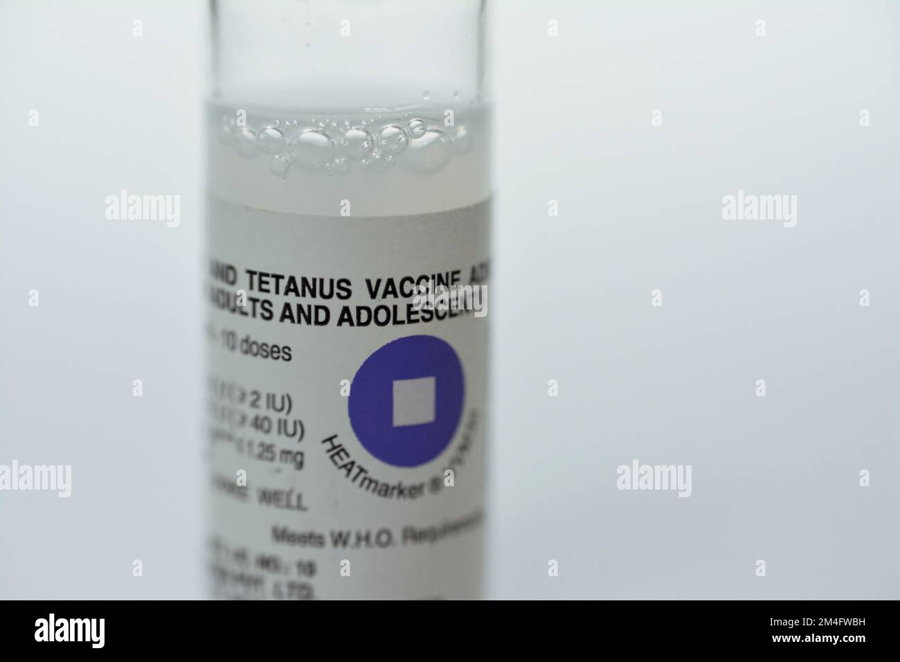 Kairo, Ägypten, Dezember 13 2022: Diphtherie-Tetanus-Impfstoff zur intramuskulären Injektion in den Schulter-Deltamuskel für Kinder und Erwachsene, Diphthe Stockfoto
