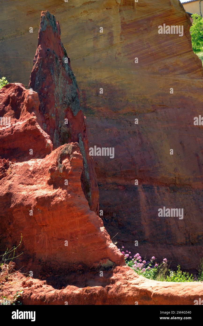 Roussillon-Ockerbrüche im Luberon Stockfoto