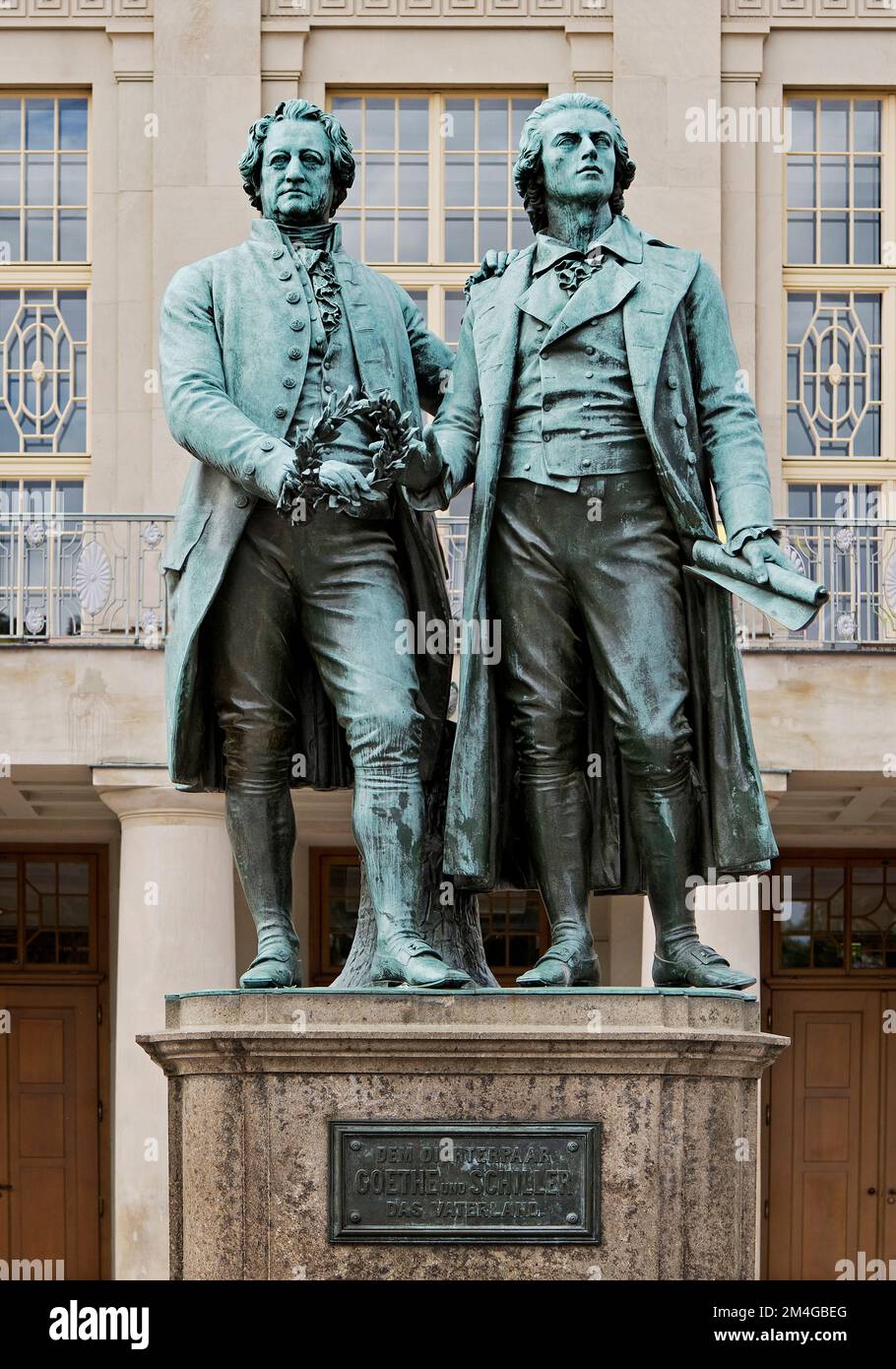 Goethe-Schiller-Denkmal vor dem Deutschen Nationaltheater, Deutschland, Thüringen, Weimar Stockfoto