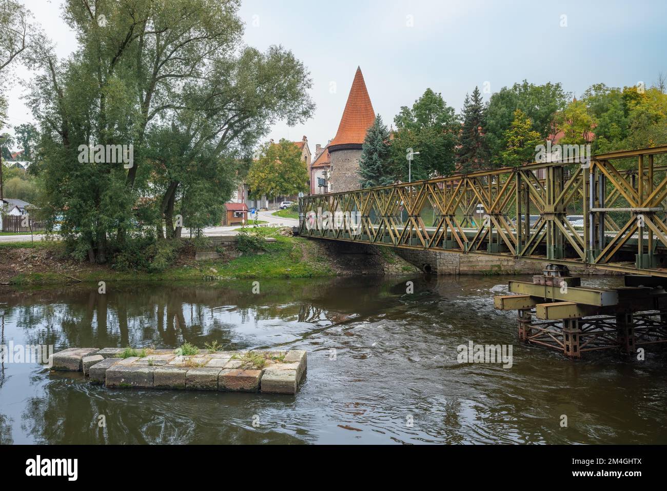 Brücke über die Moldau und den Krumlov-Turm - Cesky Krumlov, Tschechische Republik Stockfoto