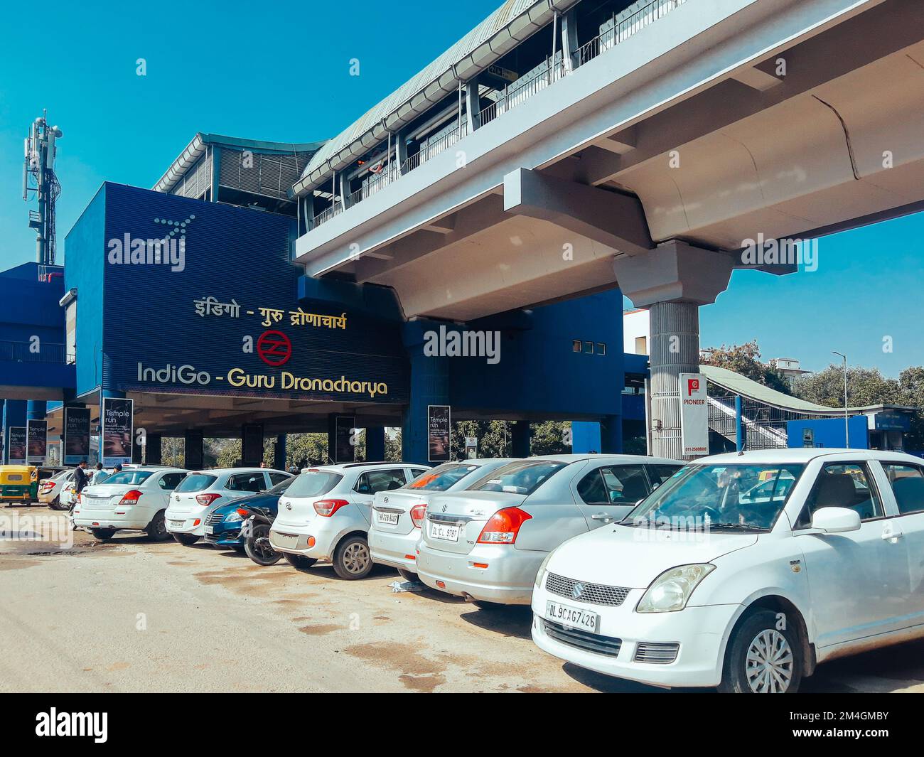 Gurgaon, Indien - U-Bahn-Station Guru Dronacharya in der Nähe des Global Business Park Stockfoto