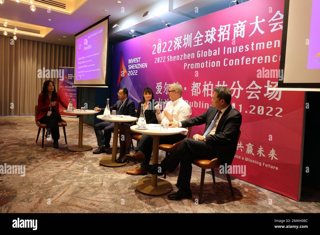 Hangzhou/Brüssel. 21.. Dezember 2022. Teilnehmer der 2022. Shenzhen Global Investment Promotion Conference in Dublin, Irland, 23. November 2022. Kredit: Liu Xiaoming/Xinhua/Alamy Live News Stockfoto