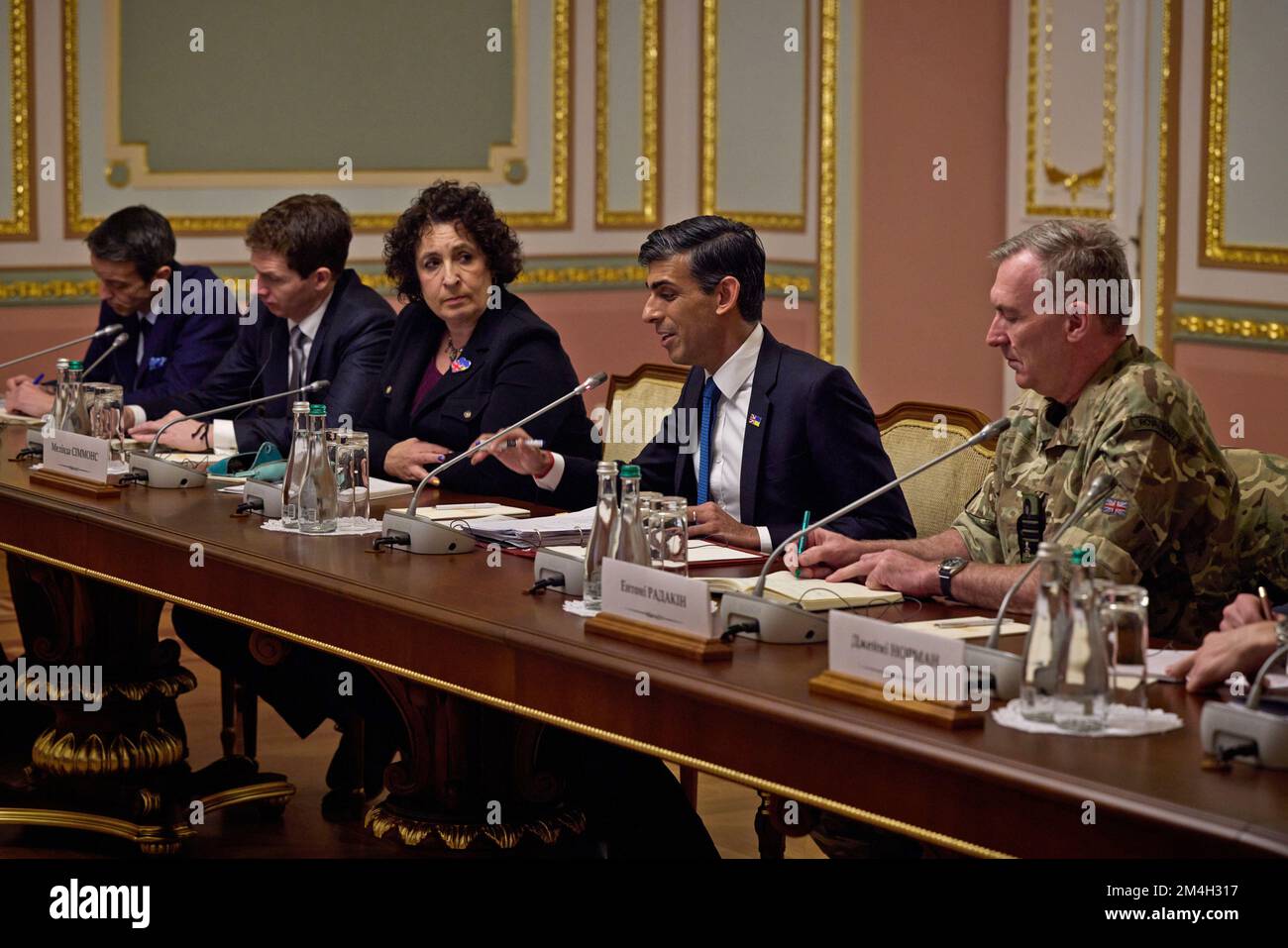 KIEW, UKRAINE - 19. November 2022 - der ukrainische Präsident Volodymyr Zelenskyy trifft sich mit dem britischen Premierminister Rishi Sunak in Kiew, Ukraine. Es Stockfoto