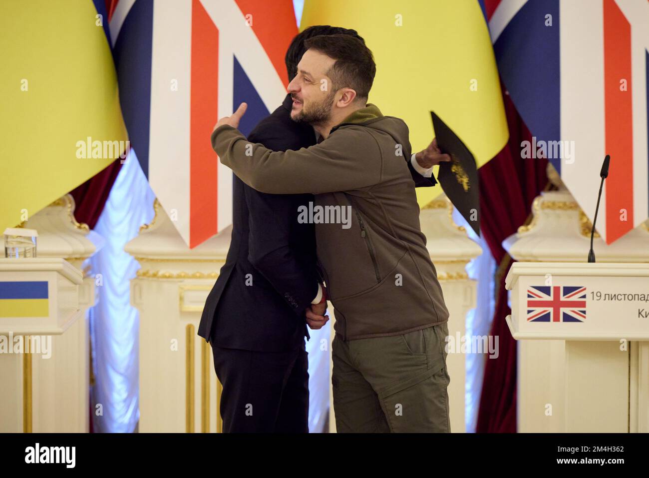 KIEW, UKRAINE - 19. November 2022 - der ukrainische Präsident Volodymyr Zelenskyy trifft sich mit dem britischen Premierminister Rishi Sunak in Kiew, Ukraine. Es Stockfoto