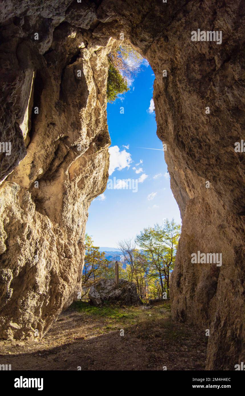 Monte La Serra (Italien) der Gipfel von Monti del Cicolano neben