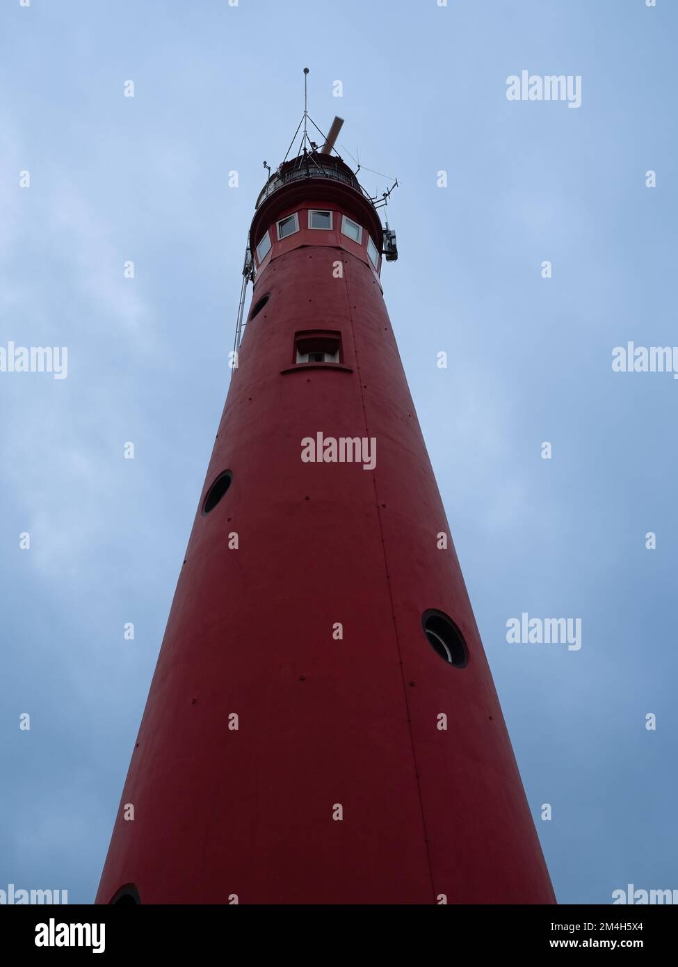 Roter Leuchtturm auf Schiermonnikoog, Niederlande Stockfoto
