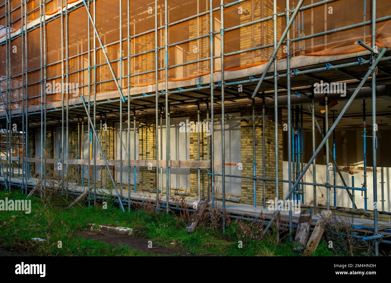 Gerüste für den Bau eines Wohnungsgebäudes in den Niederlanden Stockfoto