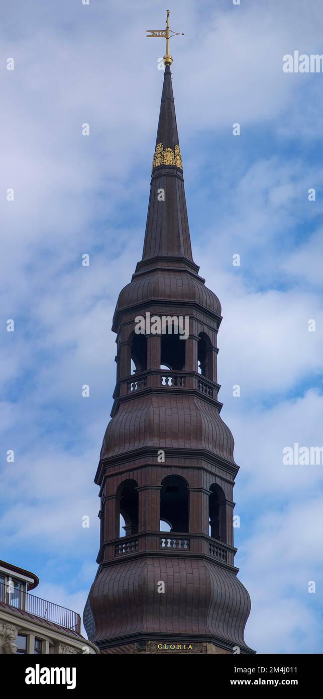 Turm der Hauptkirche St. Katharinen, Hamburg, Deutschland Stockfoto