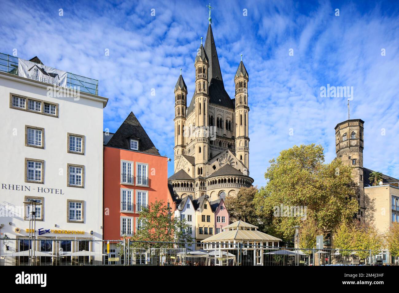 Romanische Kirche Gross St. Martin, Fischmarkt, Rheinbank, Köln, Nordrhein-Westfalen, Deutschland Stockfoto