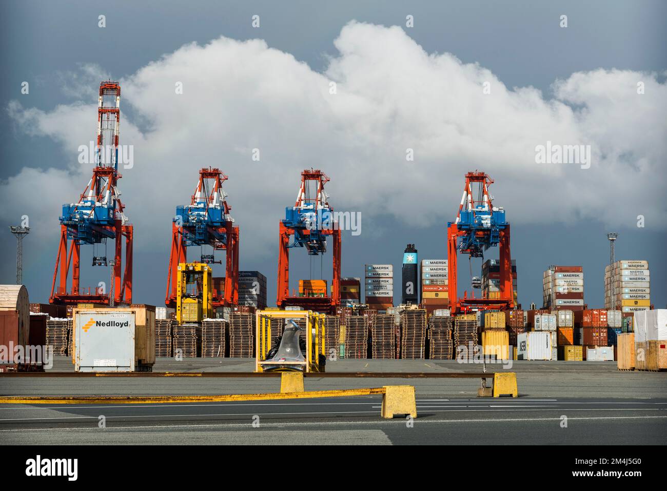 Containerterminal Bremerhaven, Containerhafen, Bremerhaven, Nordsee, Niedersachsen, Deutschland Stockfoto