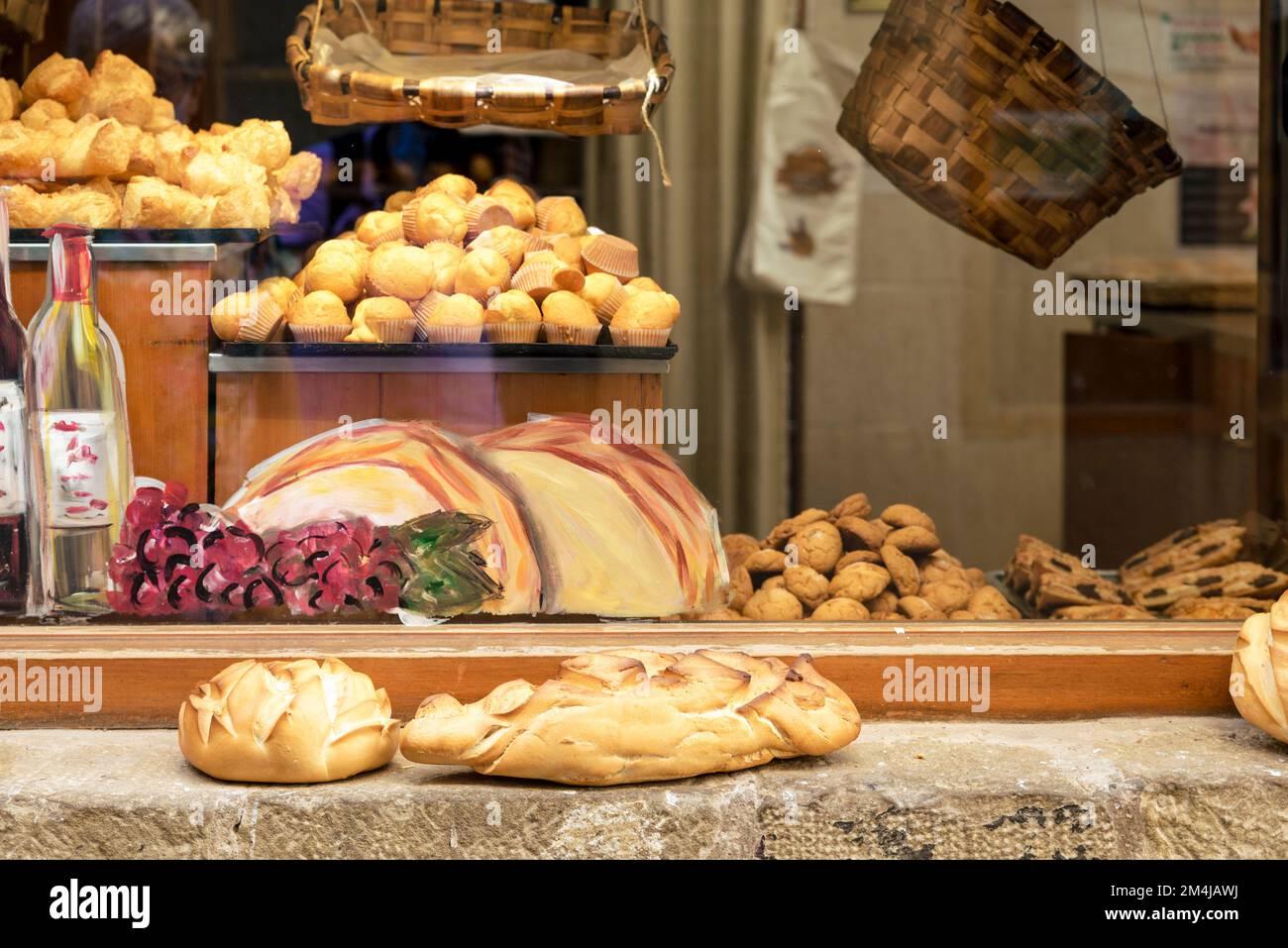 Ein Schaukasten einer Bäckerei. Laguardia, Álava, Baskenland, Spanien, Europa Stockfoto
