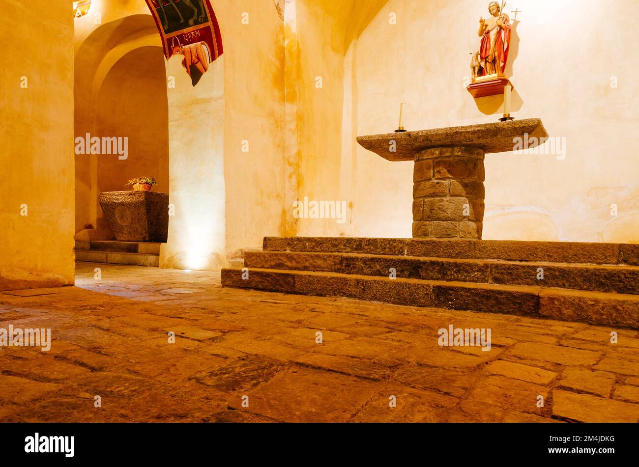 Altar. Romanische Kirche Sant Joan de Boí. Boí, Vall de Boí, Lérida, Katalonien, Spanien, Europa. Stockfoto