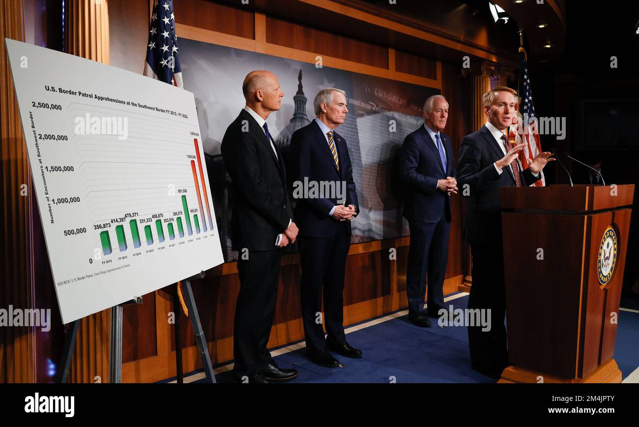 Senor James Lankford (R-OK) spricht während einer Pressekonferenz zu Titel 42, Grenzbedingungen und illegaler Einwanderung in die USA Capitol Building in Washington D.C. am Mittwoch, den 21. Dezember 2022. Foto: Gräfin Jemal/UPI Stockfoto