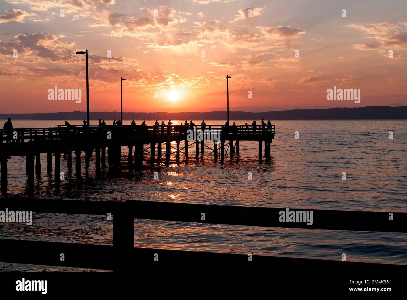 Sonnenuntergang am Horizont. Stockfoto