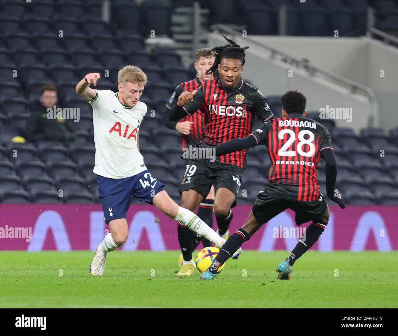 London, Großbritannien. 21.. Dezember 2022. Tottenham Hotspur's Harvey White während des Freundschaftsspiels zwischen Tottenham Hotspur und Nizza im Tottenham Hotspur Stadium in London, Großbritannien, 21.. Dezember 2022. Kredit: Action Foto Sport/Alamy Live News Stockfoto