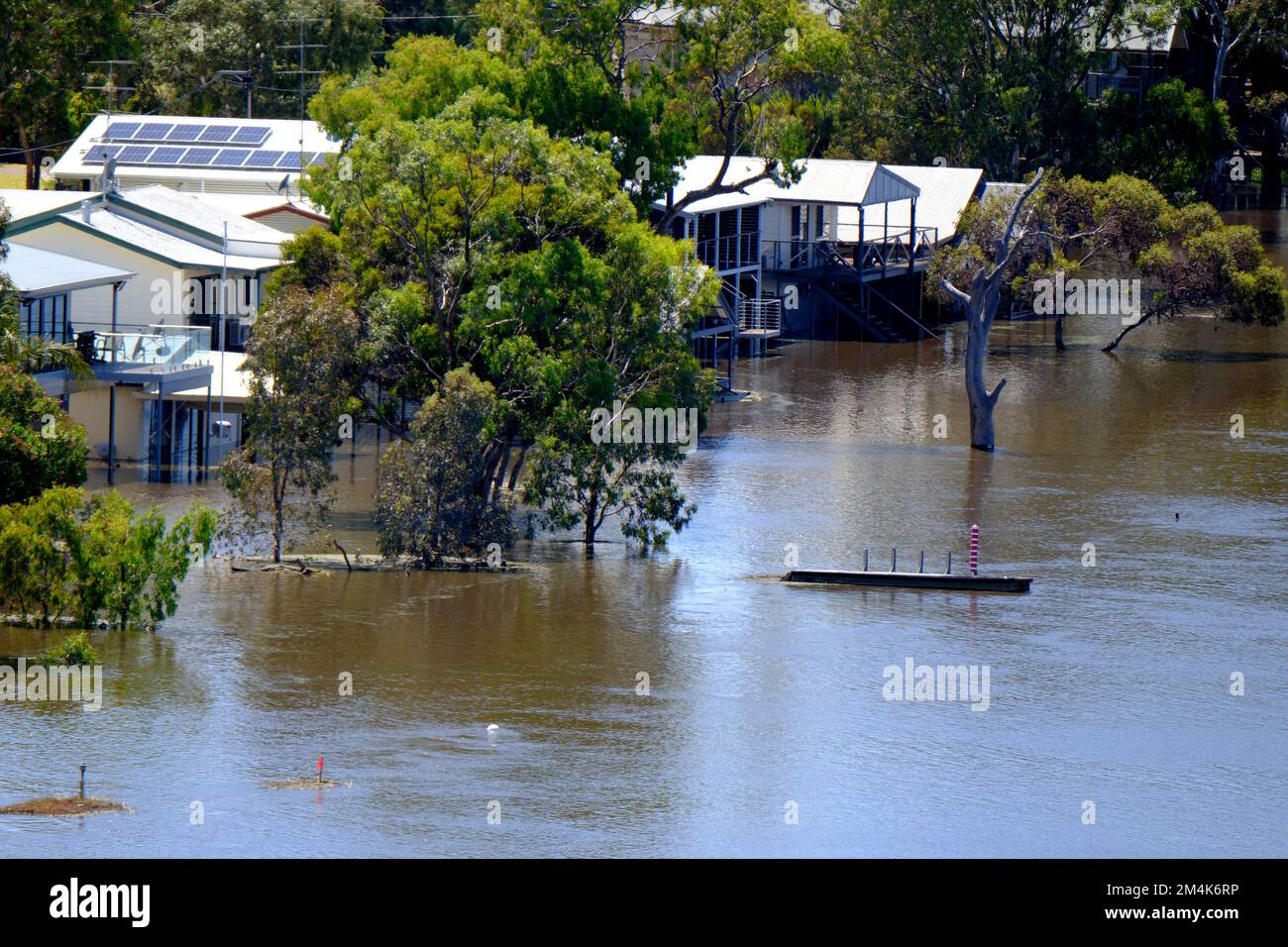 Überflutete Häuser in Younghusband, als der Fluss Murray 2022 in Südaustralien überschwemmte Stockfoto
