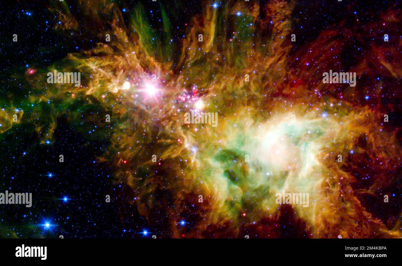 Panoramablick auf die im Weltraum entstandenen neugeborenen Sterne. Galaxie der Sterne. Digital optimiert. Elemente dieses Bildes, bereitgestellt von der NASA. Stockfoto