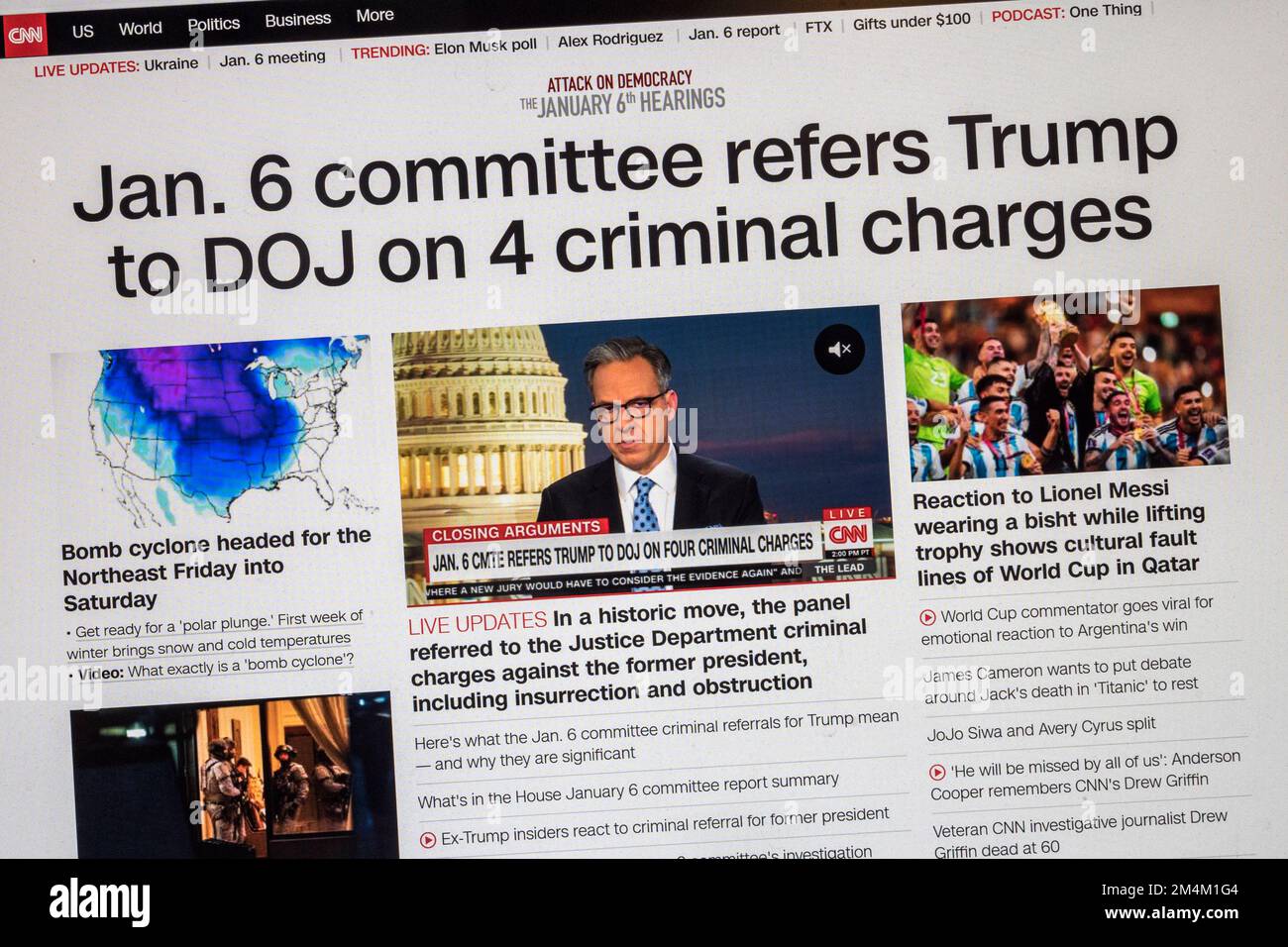 Schlagzeile auf der CNN News Website mit Eilmeldung über die Befassung von Präsident Trump am 6. Januar 2022 durch das Komitee am 19. Dezember. Stockfoto