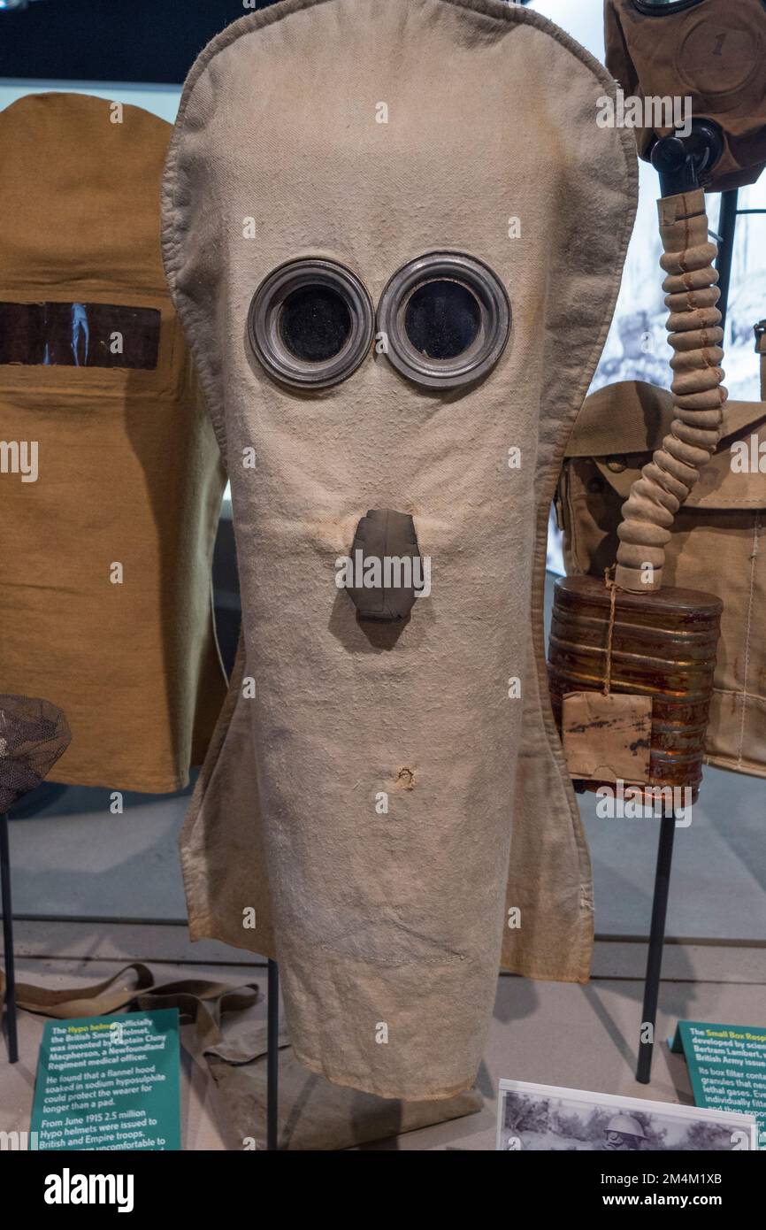 Ein britischer U-Bahn-Helm aus dem 1. Weltkrieg, entwickelt am Royal Army Medical College in London, Imperial war Museum, London, Großbritannien. Stockfoto