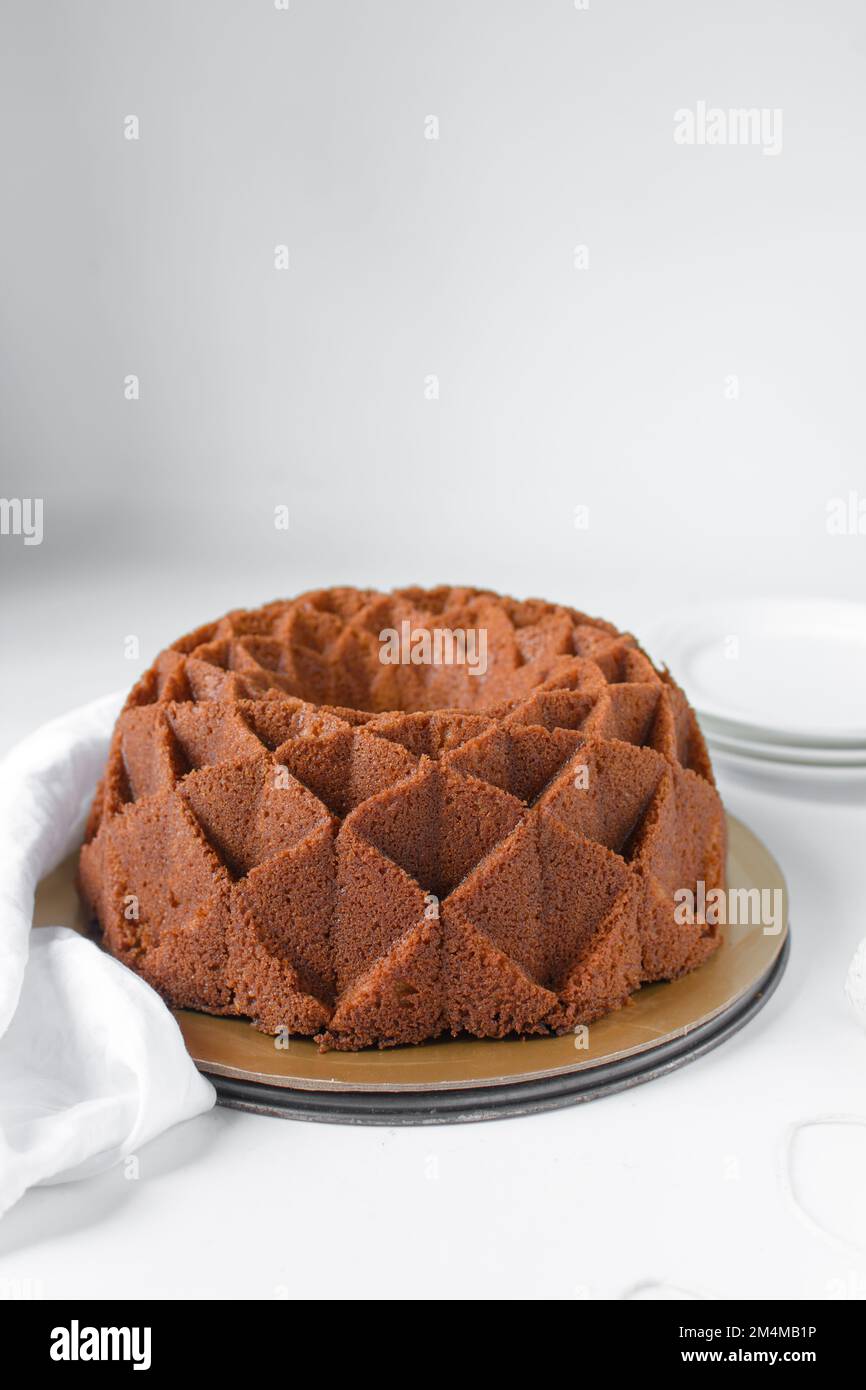 Vanille-Kuchen auf dem Tablett, hausgemachter Kuchen, frischer Pfundkuchen  Stockfotografie - Alamy