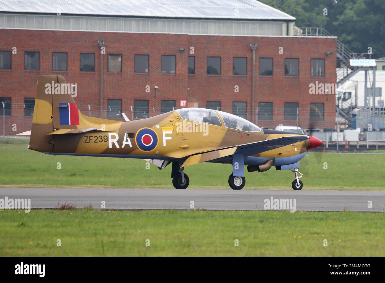 RAF Short Tucano T1 auf der Dunsfold Wing and Wheels Show 2013, Surrey, Großbritannien Stockfoto