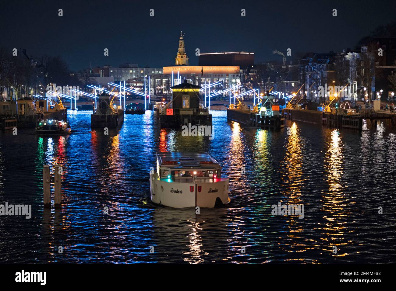 AMSTERDAM, NIEDERLANDE - 16. Dezember 2022: Amsterdam Light Festival. Stockfoto