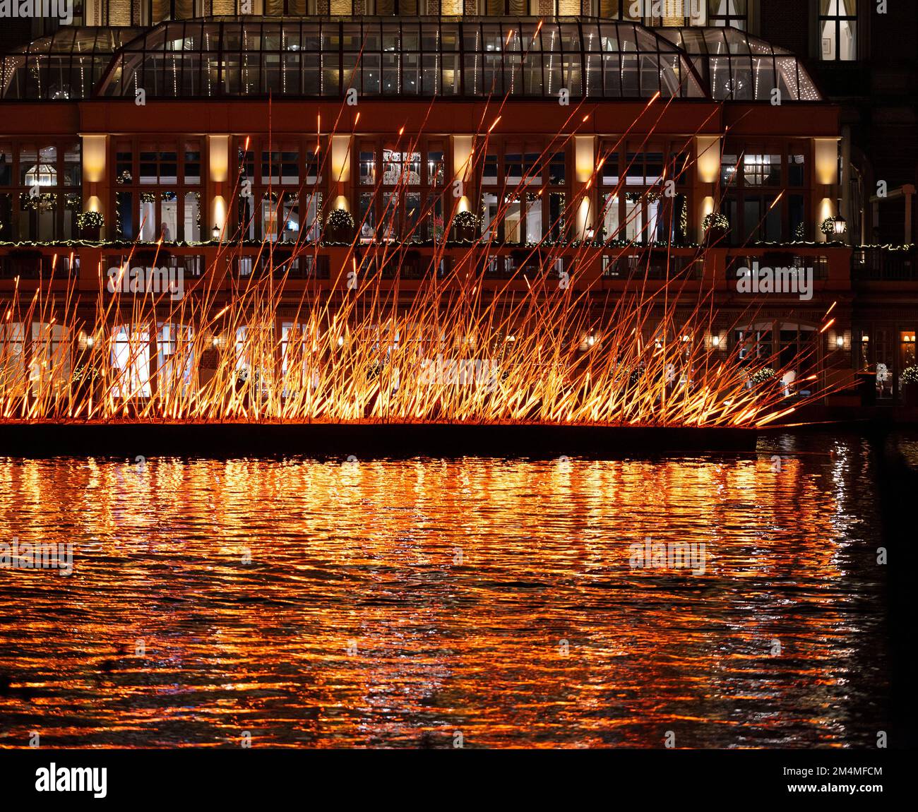 AMSTERDAM, NIEDERLANDE - 16. Dezember 2022: Amsterdam Light Festival. Stockfoto