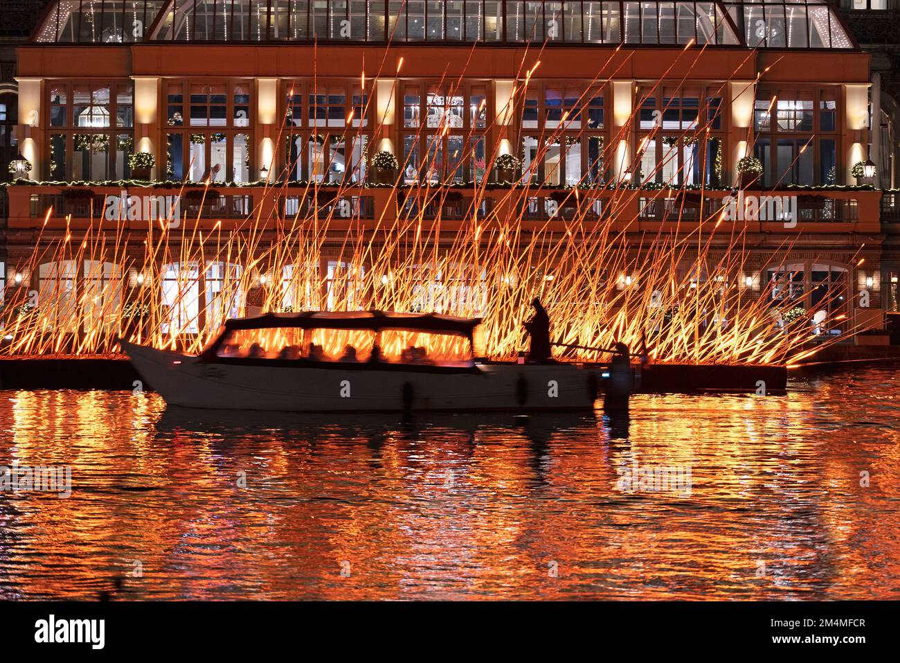 AMSTERDAM, NIEDERLANDE - 16. Dezember 2022: Amsterdam Light Festival. Stockfoto