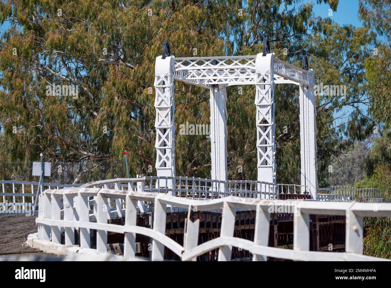 Die historische Liftbrücke über den Darling River in North Bourke im Outback New South Wales, Australien Stockfoto