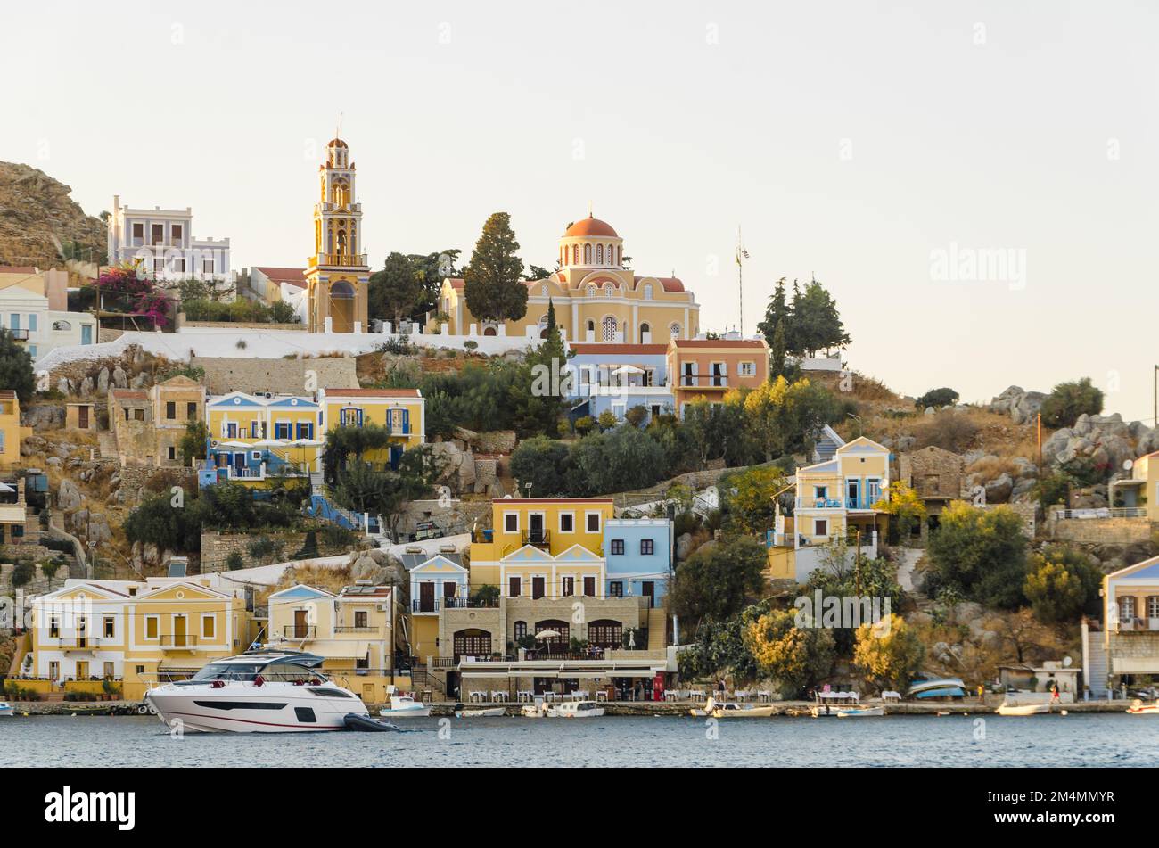 Blick auf die Küste von Simi Island, Griechenland Stockfoto