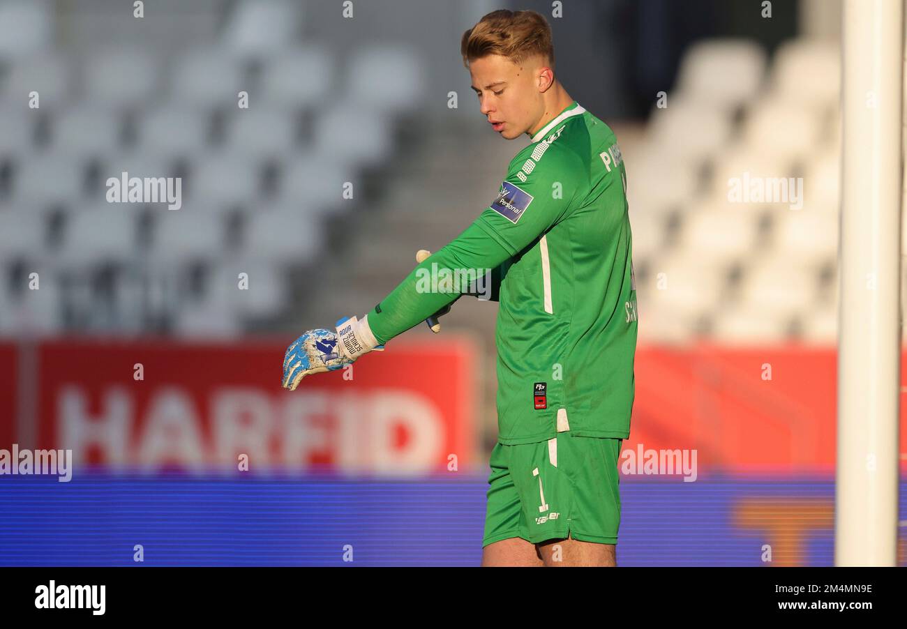 Essen Sie, Deutschland. 17. Dezember 2022. firo : 17.12.2022, Fußball, 3. BUNDESLIGA RW ESSEN - SC Paderborn . Moritz Schulze, SCP Torwart Credit: dpa/Alamy Live News Stockfoto