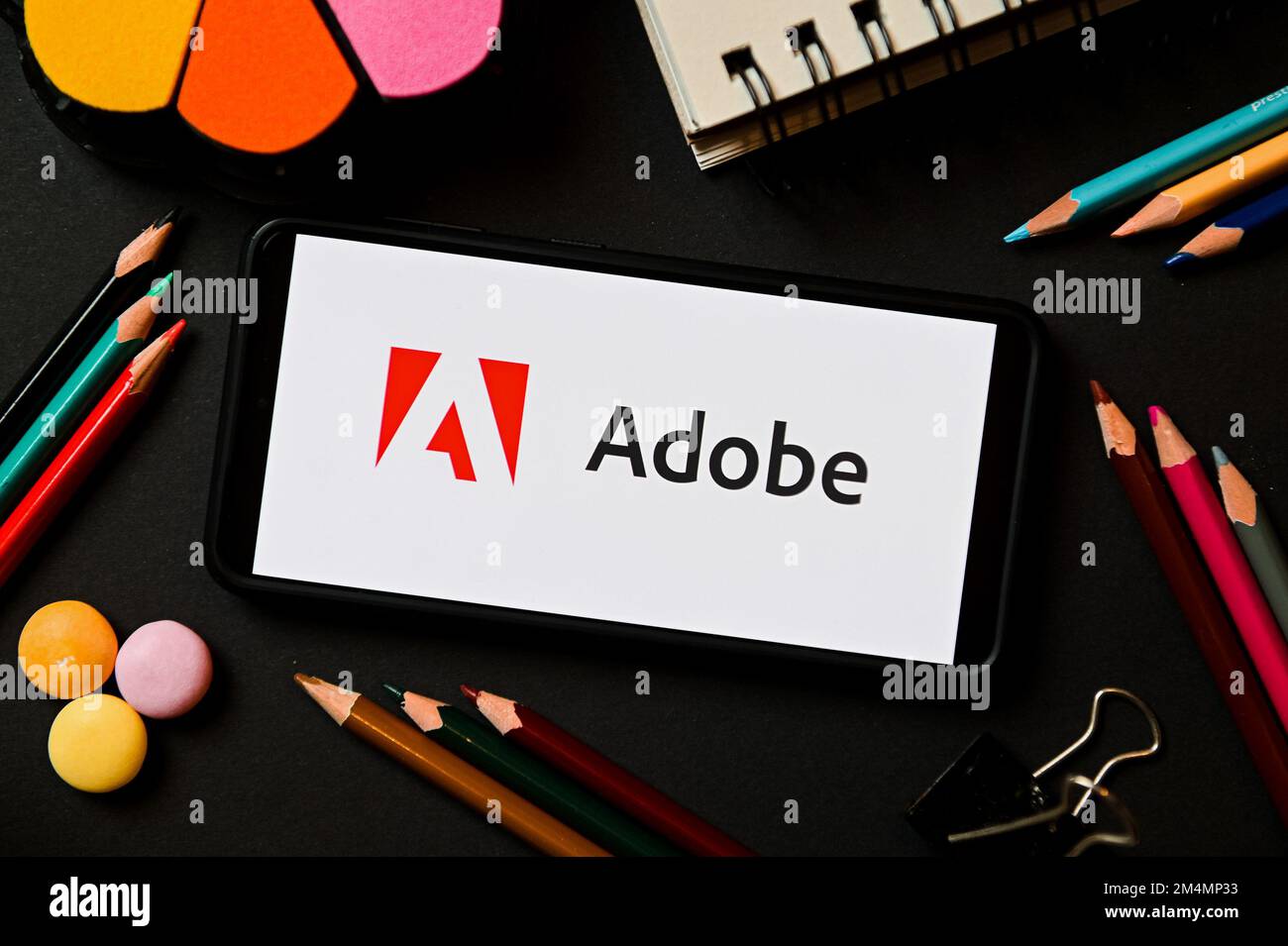 Polen. 17. Dezember 2022. In dieser Fotoabbildung wird ein Adobe-Logo auf einem Smartphone angezeigt. (Kreditbild: © Mateusz Slodkowski/SOPA Images via ZUMA Press Wire) Stockfoto