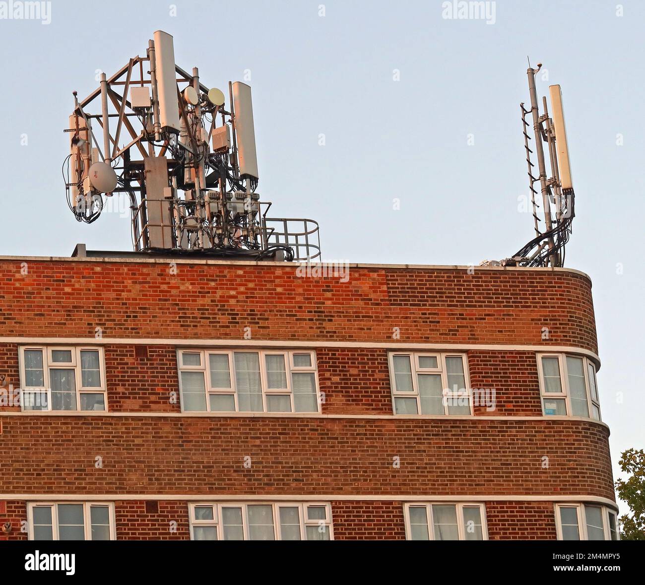 Downs Court 1930er Wohnblock, Beton Rahmenbau, Sozialbauprojekt, Amhurst Rd, Lower Clapton, London E8 1AU Stockfoto