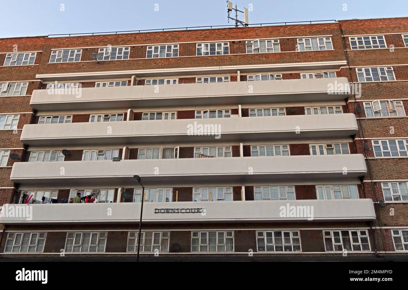 Downs Court 1930er Wohnblock, Beton Rahmenbau, Sozialbauprojekt, Amhurst Rd, Lower Clapton, London E8 1AU Stockfoto