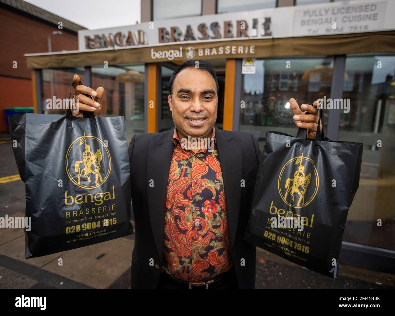 Zuvor unbestelltes Foto vom 14. Dezember 11/22 von Luthfur Ahmed, Eigentümer der Bengalischen Brasserie im Süden von Belfast, als er plant, sein Restaurant am Weihnachtstag zu eröffnen und denjenigen, die sonst einsam sein könnten, Freude zu bereiten. Herr Ahmed wird 150 Mahlzeiten in seinem Restaurant für Bedürftige zur Verfügung stellen. Stockfoto